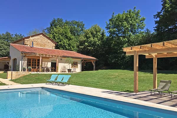 Sfeervolle recentelijk verbouwde villa met prachtige vergezichten in het zuiden van de Dordogne.