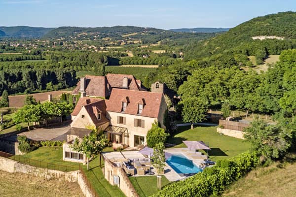 Schitterende stijlvolle vakantiewoning met uitzicht over de Dordogne vallei. Hoge standaard.