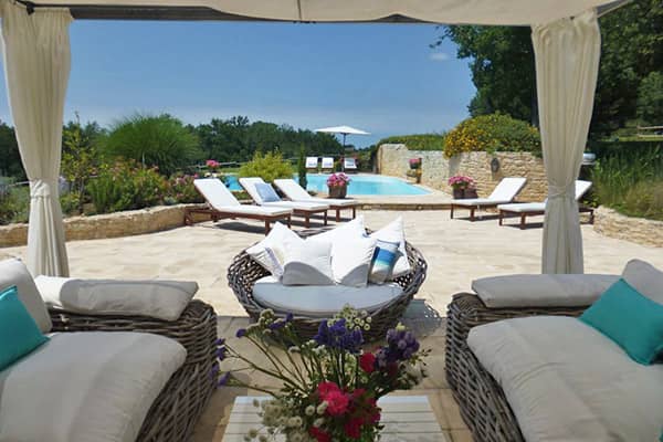 Beatiful and traditional Dordogne family home, fully renovated. High standard. Private pool.