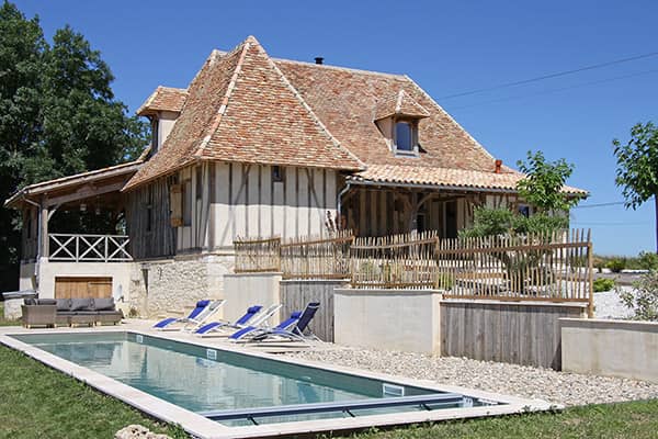 A beautiful, newly built holiday villa, located on a hilltop on the border of the Dordogne and Lot. House, garden and pool are in perfect condition.