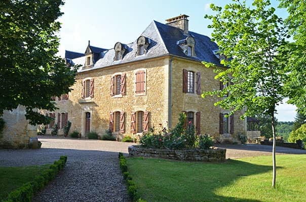 18th century summer home in the beautiful rolling hills of the Dordogne. The chateau is tastefully decorated and has a private pool, a tennis court and a maze.