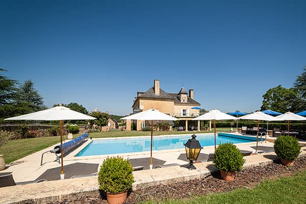 Prachtig landhuis uit de 18e eeuw met uitgestrekte gazons, sauna en een groot verwarmd privé-zwembad. In de 'Gouden Driekhoek' van de Dordogne-vallei dichtbij Sarlat.