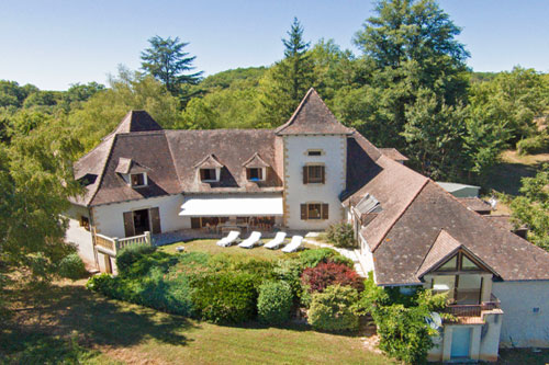 Vakantiehuis bij Beaulieu sur Dordogne in Frankrijk. Luxe villa met prachtig zwembad direct gelegen aan de rivier de Dordogne.