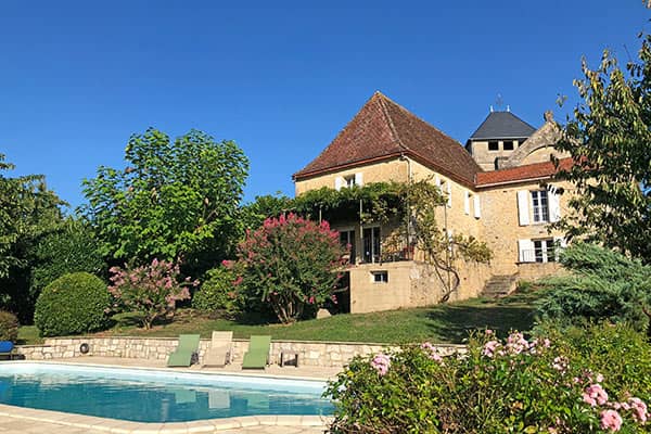 au bord de la riviere Op een magische plek aan de oever van de Dordogne rivier ligt dit romantische vakantiehuis met privé zwembad.