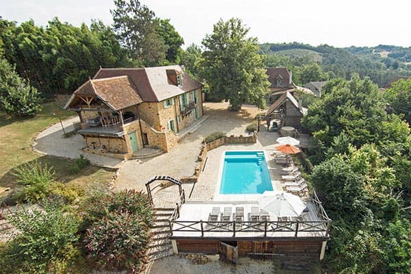 Domaine du Tilleul - Twee authentieke vakantiehuizen in de Dordogne met verwarmd zwembad, sauna, jacuzzi en speelterrein. Perfect voor twee gezinnen.