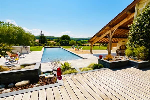 Ferme des Rivailles - Vakantie ten Zuiden van de Dordogne, in een vakantievilla op een 7 ha groot terrein met een royaal privé-zwembad en een magnifiek uitzicht