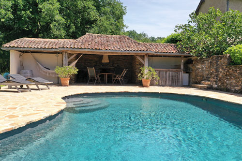 Luxe vakantiehuis in Dordogne met privézwembad en gezellige buitenruimte.