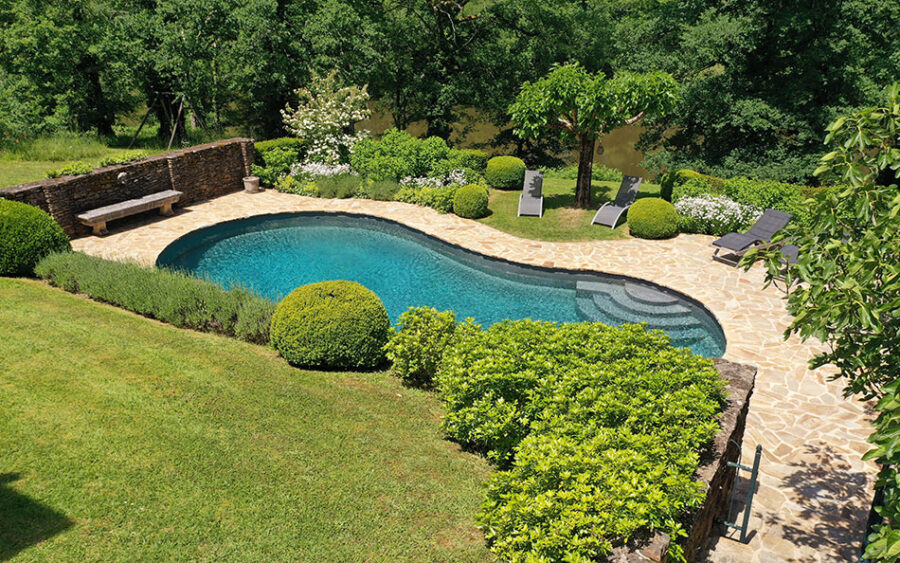 Luxe Vakantiehuis Dordogne - Zwembad en tuin Luxe vakantiehuis in Dordogne met privézwembad en prachtige tuin.