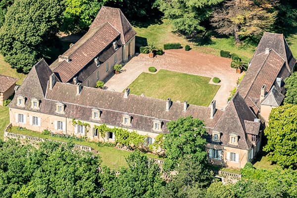 Chateau de la Poujade - Schitterende chartreuse, vredig op de hellingen van de Perigord Noir gelegen met een prachtig panoramisch uitzicht op de Dordogne vallei.