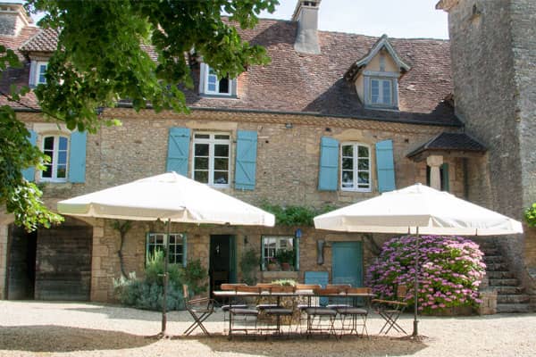 Le Soulelial, karakteristiek vakantiehuis met groot zwembad op een romantische locatie in het zuiden van de Dordogne.