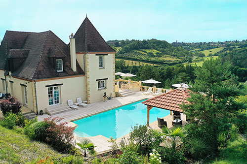 Monplaisant Dordogne. Schitterende villa met separaat gastenverblijf met adembenemend uitzicht op het oude stadje Belvès. Met speeltuin.