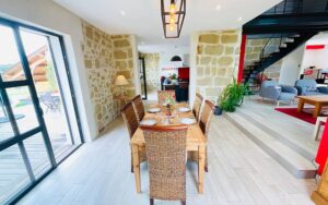 11ferme des rivailles eetkamer1 luxury rentals dordogne