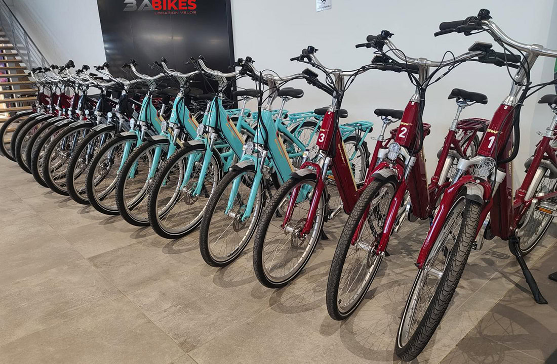 Fietsen langs de Voie Vert in Périgueux, ideaal voor een ontspannen ontdekkingstocht.