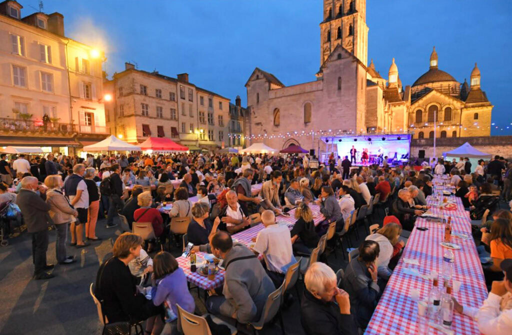 perigueux marche gourmand luxury rentals dordogne