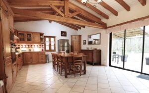 9 maison de biron keuken1a luxe vakantiehuis dordogne