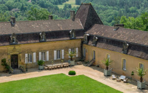 Elegant Dordogne holiday home with historic architecture and lush gardens.