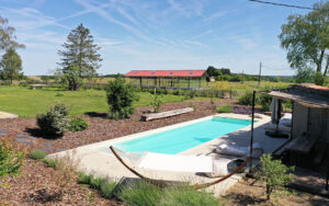 Luxe vakantiehuis met privézwembad in Dordogne, omgeven door natuur en rust. Ideale locatie voor ont.