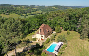 Luxe vakantiehuis in Dordogne met privézwembad en omgeven door natuur.