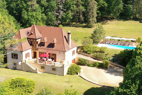 Boutique-villa nabij Montignac met verwarmd privézwembad, mezzanine en ruime tuin. Rust, privacy en een warme, gezellige sfeer.ontspannen met familie of vrienden.