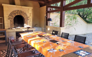 Dordogne vacation home with outdoor dining and fireplace.