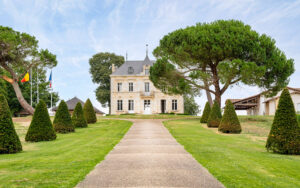 Charmant kasteel in Dordogne met mooie tuin en paden.