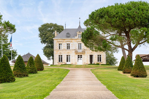 Château de Bel Air, wijnchâteau met oprijlaan in Lalande-de-Pomerol