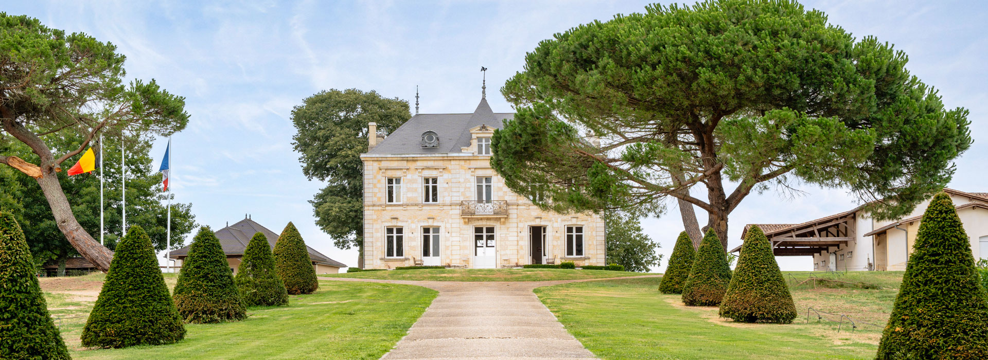 Château de Bel Air, wijnchâteau met oprijlaan in Lalande-de-Pomerol