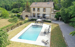 Luxe vakantiehuis in Dordogne met privézwembad en tuin.