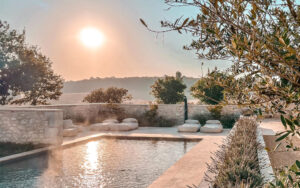 Luxe Vakantiehuis Dordogne met Zwembad Luxe vakantiehuis in Dordogne met zwembad en uitzicht op de natuur.