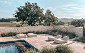 Luxe Vakantiehuis Dordogne met Zwembad Luxe vakantiehuis in Dordogne met zwembad en uitzicht op het platteland.