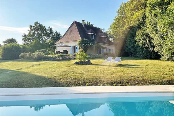 Op deze plek geniet u van een heerlijk ongedwongen Frankrijkgevoel in een mooi afgewerkte vakantiewoning met prive zwembad.