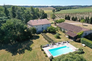 Total tranquility, infinite space, absolute privacy and stunning views of an unspoilt landscape... The perfect holiday in France.