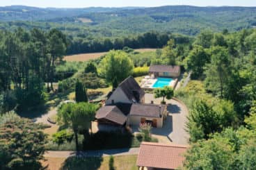 Heerlijke vakantievilla met verwarmd zwembad, separaat kinderbad en sauna. Perfect gelegen in de Dordogne-vallei bij Sarlat. Privacy en prachtig uitzicht.